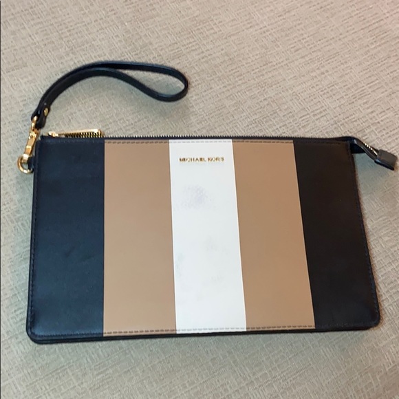 MICHAEL Michael Kors Handbags - Michael Kors wristlet wallet